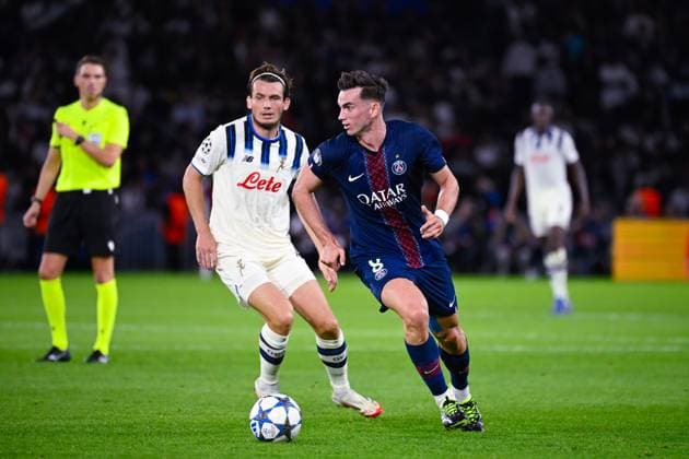 FOOTBALL : PSG vs Atalanta - Ligue des Champions - 17 09 2025 Fabian Ruiz ( 8 - PSG ) and Marten de Roon ( 15 - Atalanta ) during the UEFA Champions League match between Paris Saint Germain and Atalanta BC at Parc Des Princes on September 17 , 2025 in Paris, France. ( Photo by Federico Pestellini PsnewZ ) - ParisFrance  Copyright: xFedericoxPestellinix