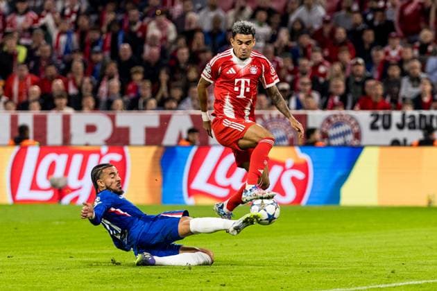 UEFA Champions League, FC Bayern Munich FC Chelsea 17 09 2025 duel Malo Gusto FC Chelsea, 27 , Luis Diaz FC Bayern Munich, 14 UEFA Champions League, FC Bayern Munich FC Chelsea Munich, Allianz Arena on 17 09 2025 Copyright: xBEAUTIFULxSPORTS Wunderlx