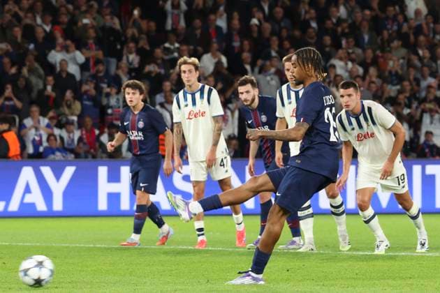 FOOTBALL : Paris Saint Germain Vs Atalanta - Ligue des Champions - 17 09 2025 Penalty ratÃ de Bradley Barcola (PSG) ParisFrance  Copyright: xMichtofx