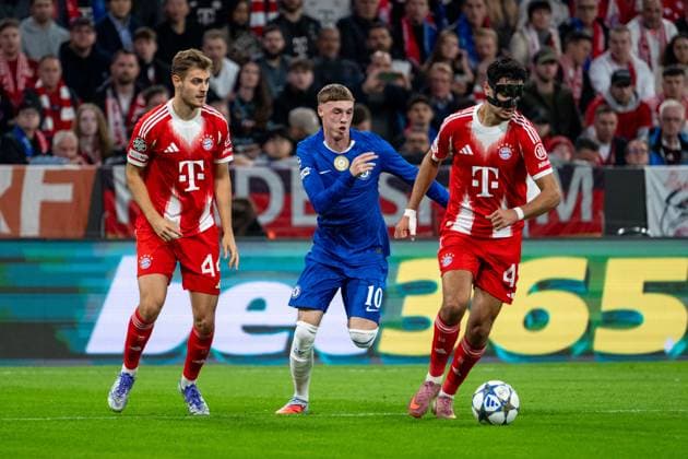 Cole Palmer FC Chelsea, 10 in duel with Josip Stanisic FC Bayern Muenchen, 44 , Aleksandar Pavlovic FC Bayern Muenchen, 45 , GER, FC Bayern Muenchen vs FC Chelsea FC, Football, UEFA Champions League, League Phase, Matchday 1, 2025 2026 Season, 17 09 2025 GER, FC Bayern Muenchen vs FC Chelsea FC, Football, UEFA Champions League, League Phase, Matchday 1, 2025 2026 Season, 17 09 2025 Muenchen Copyright: xEibner-Pressefoto Memmlerx EP_MMR