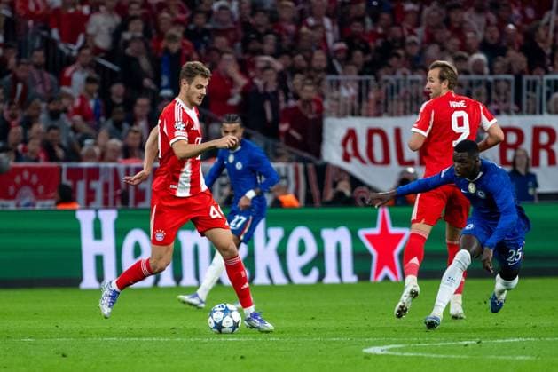 Josip Stanisic FC Bayern Muenchen, 44 on the ball, next to him Moises Caicedo FC Chelsea, 25 , Harry Kane FC Bayern Muenchen, 09 , GER, FC Bayern Muenchen vs FC Chelsea FC, Football, UEFA Champions League, League Phase, Matchday 1, Season 2025 2026, 17 09 2025 GER, FC Bayern Muenchen vs FC Chelsea FC, Football, UEFA Champions League, League Phase, Matchday 1, Season 2025 2026, 17 09 2025 Muenchen Copyright: xEibner-Pressefoto Memmlerx EP_MMR