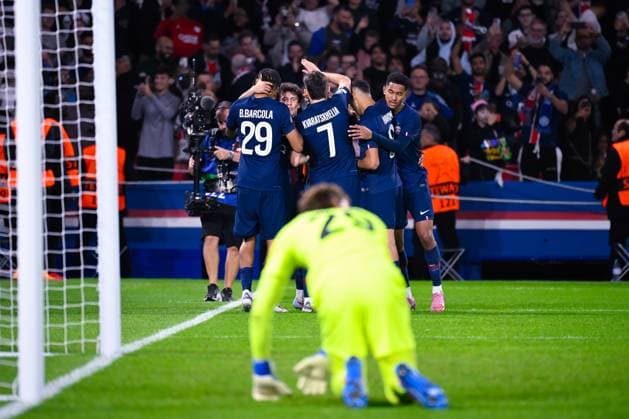 FOOTBALL : PSG vs Atalanta - Ligue des Champions - 17 09 2025 TAVARES Nuno MENDES ( 25 - PSG ) celebrates with teammates during the UEFA Champions League match between Paris Saint Germain and Atalanta BC at Parc Des Princes on September 17 , 2025 in Paris, France. ( Photo by Federico Pestellini PsnewZ ) - ParisFrance  Copyright: xFedericoxPestellinix
