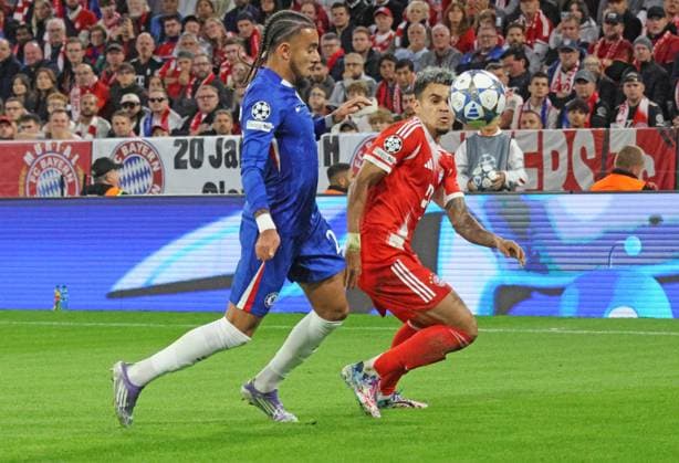 14 Luis Diaz FCB vs 27 Malo Gusto Chelsea FC duel Football FC Bayern Munich Chelsea FC UEFA Champions League 17 09 2025 Allianz Arena PHOTO Mladen Lackovic LakoPress