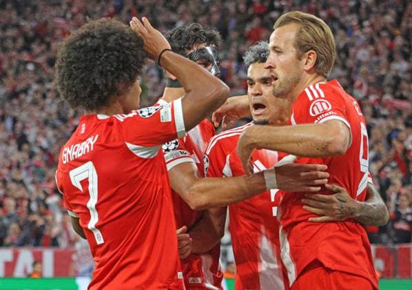 from l 7 Serge Gnabry, 45 Aleksandar Pavlovic, 14 Luis Diaz, 9 Harry Kane FCB cheers, goal celebration, football FC Bayern Munich Chelsea FC UEFA Champions League 17 09 2025 Allianz Arena PHOTO Mladen Lackovic LakoPress