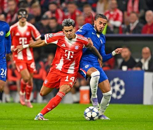 17 09 2025, Football UEFA Championsleague 2025 2026 1 Matchday, FC Bayern Munich FC Chelsea, at Allianz Arena Munich v l Luis Diaz FC Bayern Munich v Malo Gusto FC Chelsea DFL and DFB regulations prohibit any use of photographs as image sequences and or quasi video