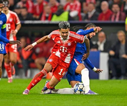 17 09 2025, Football UEFA Championsleague 2025 2026 1 Matchday, FC Bayern Munich FC Chelsea, at Allianz Arena Munich v l Luis Diaz FC Bayern Munich v Malo Gusto FC Chelsea DFL and DFB regulations prohibit any use of photographs as image sequences and or quasi video