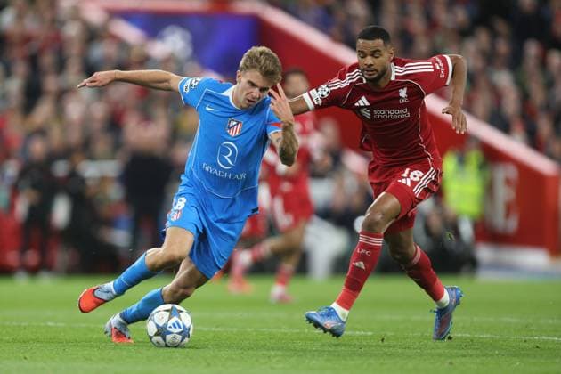 Pablo Barrios of Atletico Madrid and Cody Gakpo of Liverpool Liverpool v Atletico Madrid, UEFA Champions League, Group Stage, Football, Anfield, Liverpool, UK - 17 Sep 2025Liverpool Anfield United Kingdom EDITORIAL USE ONLY No use with unauthorised audio, video, data, fixture lists, club league logos or live services. Online in-match use limited to 120 images, no video emulation. No use in betting, games or single club league player publications. Copyright: xPhilxOldham Shutterstockx 15481355ba