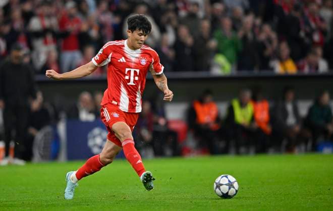 Min jae Kim FC Bayern Muenchen FCB 03 Action on the ball FC Bayern Muenchen FCB vs Chelsea FC Matchday 01 17 09 2025 DFL REGULATIONS PROHIBIT ANY USE OF PHOTOGRAPHS AS IMAGE SEQUENCES AND OR QUASI VIDEO FC Bayern Muenchen FCB vs Cheelsea FC