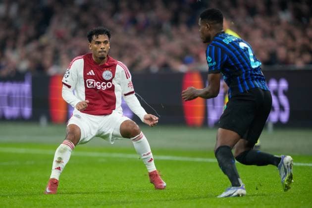 AMSTERDAM, 17-09-2025, Johan Cruijff ArenA ,season 2025 2026 , UEFA Champions League football , league phase, .Match between Ajax and Inter Milan , Picture shows Ajax player Owen Wijndal, Inter player Denzel Dumfries Ajax - Inter  x31067198x Copyright: