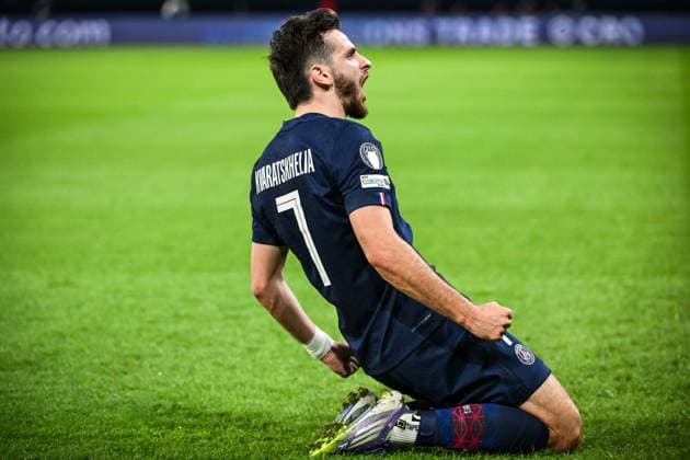 September 17, 2025, Paris, France, France: Khvicha KVARATSKHELIA of PSG celebrates his goal during the UEFA Champions League, League Phase MD1 match between Paris Saint-Germain and Atalanta BC at Parc des Princes Stadium on September 17, 2025 in Paris, France. Paris France - ZUMAm308 20250917_zsp_m308_012 Copyright: xMatthieuxMirvillex