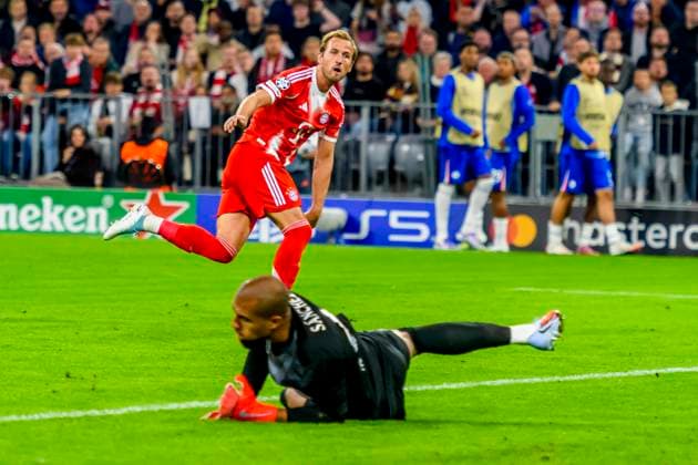 GER, UEFA CL, FC Bayern Muenchen GER vs FC Chelsea GBR 17 09 2025, Allianz Arena, Muenchen, GER, UEFA CL, FC Bayern Muenchen GER vs FC Chelsea GBR , UEFA regulations prohibit any use of photographs as image sequences and or quasi video, in the picture goal to 3 1 by Harry Kane FCB 9 with Robert S‡nchez CFC 1 nordphotoxGmbHx xStraubmeier nph00004