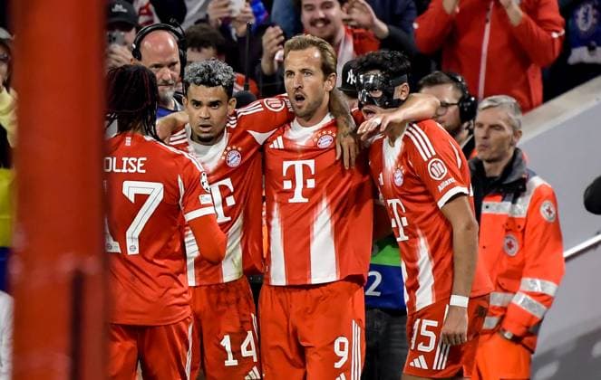 17 09 2025, xemx, Football UEFA Champions League, FC Bayern Muenchen Chelsea London v l Harry Kane FC Bayern Muenchen Jubel, Torjubel, celebrate the goal, jubiliert über das Tor zum 3 1 DFL DFB REGULATIONS PROHIBIT ANY USE OF PHOTOGRAPHS as IMAGE SEQUENCES and or QUASI VIDEO Muenchen