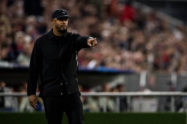 UEFA Champions League, FC Bayern Munich FC Chelsea 17 09 2025 Vincent Kompany coach FC Bayern Munich gestures UEFA Champions League, FC Bayern Munich FC Chelsea Munich, Allianz Arena on 17 09 2025 Copyright: xBEAUTIFULxSPORTS Wunderlx