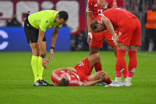 Josip STANISIC Bayern Muenchen ,Injury,Injured Football Champions League,Season 2025 26 ,1 Matchday FC Bayern Muenchen FC Chelsea on 17 09 2025 A L L I A N Z A R E N A