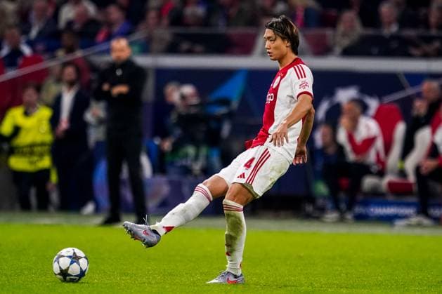 AMSTERDAM, NETHERLANDS - SEPTEMBER 17: Ko Itakura of AFC Ajax passes the ball during the UEFA Champions League 2025 26 League Phase MD1 match between AFC Ajax and FC Internazionale Milano at Johan Cruijff Arena on September 17, 2025 in Amsterdam, Netherlands. (Photo by Rene Nijhuis) SPO  Copyright: xRenexNijhuis