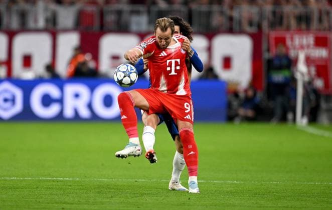 FOOTBALL CHAMPIONS LEAGUE SEASON 2025 2026 Preliminary Round 1 Matchday 17 09 2025 FC Bayern Muenchen FC Chelsea London Harry Kane left, FC Bayern Muenchen v Marc Cucurella right, FC Chelsea