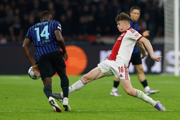 AMSTERDAM , 17-09-2025 , JohanCruyff Arena , season 2025 2026 , UEFA Champions League football , League phase Matchday 1 , match between Ajax and Inter Milan , picture shows Inter player Ange-Yoan Bonny , Ajax player James McConnell Ajax - Inter  x31067593x Copyright:
