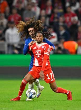 duel, action Marc Cucurella Chelsea FC The Blues 03 vs Michael Olise FC Bayern Muenchen FCB 17 FC Bayern Muenchen FCB vs Chelsea FC Matchday 01 17 09 2025 DFL REGULATIONS PROHIBIT ANY USE OF PHOTOGRAPHS AS IMAGE SEQUENCES AND OR QUASI VIDEO FC Bayern Muenchen FCB vs Cheelsea FC