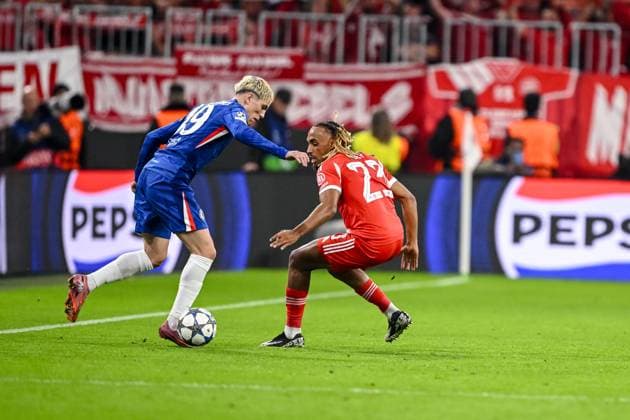 Alejandro Garnacho Chelsea FC and Sacha Boey Bayern Munich battle for the ball during the UEFA Champions League 2025 26 League Phase MD1 match between FC Bayern Munich and Chelsea FC at Football Arena Munich on September 17, 2025 in Munich, Germany Photo by Harry Langer DeFodi Images