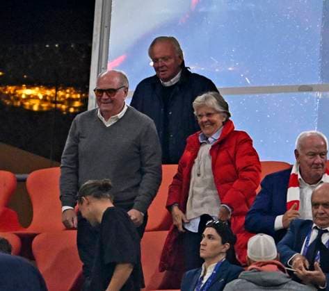 17 09 2025, Football UEFA Championsleague 2025 2026 1 Matchday, FC Bayern Munich FC Chelsea, in the Allianz Arena Munich Honorary President Uli Hoeneß FC Bayern Munich, Hoeness and Susi celebrate the victory DFL and DFB regulations prohibit any use of photographs as image sequences and or quasi video