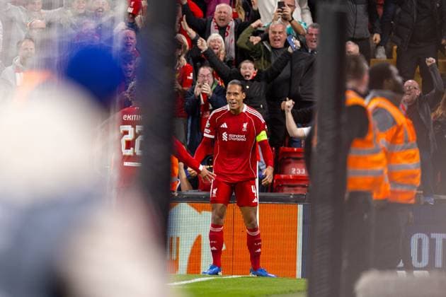 Football - UEFA Champions League - League Phase - Liverpool FC v Atletico Madrid LIVERPOOL, ENGLAND - Wednesday, September 17, 2025: Liverpool s captain Virgil van Dijk celebrates after scoring the third goal during the UEFA Champions League match between Liverpool FC and Atletico Madrid FC at Anfield. (Photo by David Rawcliffe Propaganda) LIVERPOOL Anfield MERSEYSIDE ENGLAND  Copyright: xDavidxRawcliffex P2025-09-17-Liverpool_Atletico-88