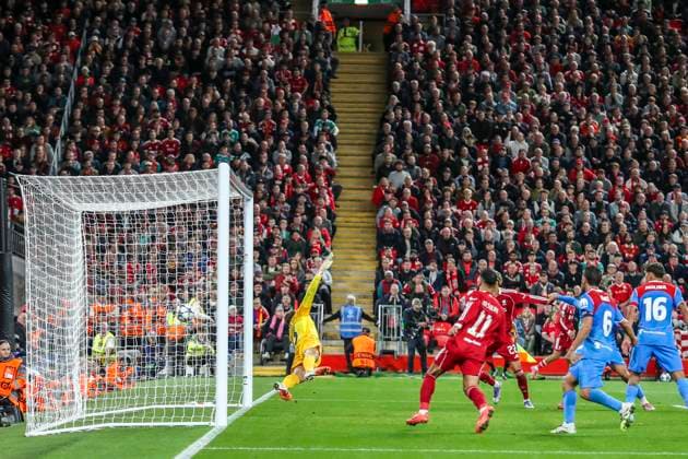 Liverpool FC v Atletico Madrid, Champions League Liverpool defender Virgil van Dijk (4) scores a GOAL 3-2 past Atletico Madrid goalkeeper Jan Oblak (13) during the Liverpool FC v Atletico Madrid Champions League Round One match at Anfield, Liverpool, United Kingdom on 17 September 2025 Credit: Lee Keuneke Every Second Media Editorial use only. All images are copyright Every Second Media Limited. No images may be reproduced without prior permission. Copyright: xIMAGO EveryxSecondxMediax ESM-1590-0060 LeexKeunekex xEveryxSecondxMediax
