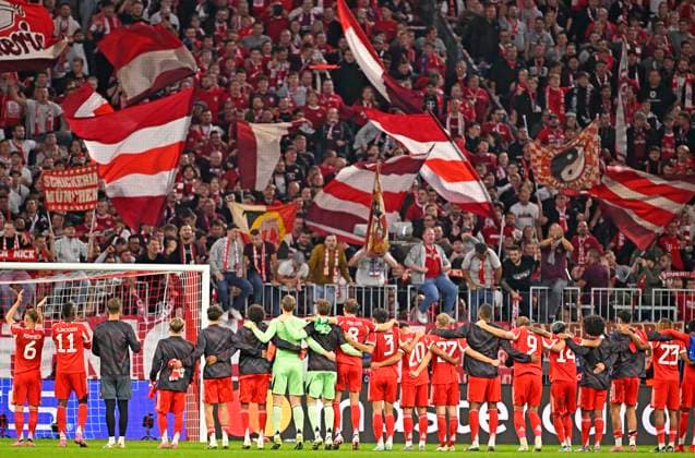 17 09 2025, Football UEFA Championsleague 2025 2026 1 Matchday, FC Bayern Munich FC Chelsea, at Allianz Arena Munich The Bayern players are celebrated by the South Curve after the match DFL and DFB regulations prohibit any use of photographs as image sequences and or quasi video