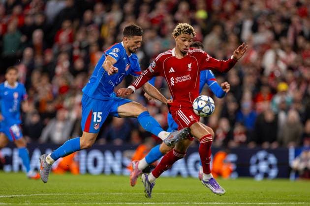 Football - UEFA Champions League - League Phase - Liverpool FC v Atletico Madrid LIVERPOOL, ENGLAND - Wednesday, September 17, 2025: Liverpool s Hugo Ekitike is challenged by Atletico Madrid s ClÃ ment Lenglet during the UEFA Champions League match between Liverpool FC and Atletico Madrid FC at Anfield. (Photo by David Rawcliffe Propaganda) LIVERPOOL Anfield MERSEYSIDE ENGLAND  Copyright: xDavidxRawcliffex P2025-09-17-Liverpool_Atletico-90