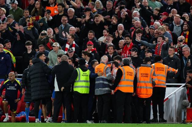 Liverpool, England, 17th September 2025. An incident involving Diego Simeone manager of Atletico Madrid following the goal to make it 3-2 during the Liverpool vs Atletico Madrid UEFA Champions League match at Anfield, Liverpool. Picture credit should read: James Baylis Sportimage EDITORIAL USE ONLY. No use with unauthorised audio, video, data, fixture lists, club league logos or live services. Online in-match use limited to 120 images, no video emulation. No use in betting, games or single club league player publications. SPI_085_JB_LIV_ATM SPI-4140-0085