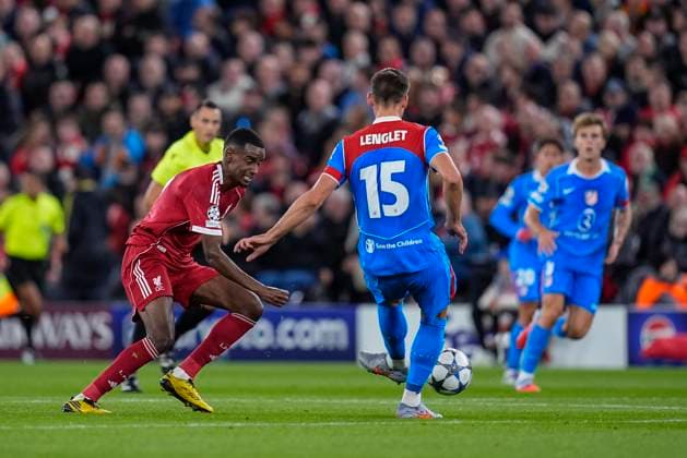 September 17, 2025, Liverpool, Liverpool, England: Clement Lenglet of Atletico de Madrid and Alexander Isak of Liverpool FC in action during the UEFA Champions League 2025 26 League Phase MD1 match between Liverpool FC and Atletico de Madrid at Anfield on September 17, 2025, in Liverpool, England. Liverpool England - ZUMAa181 20250917_zaa_a181_020 Copyright: xDennisxAgyemanx