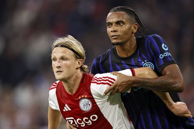AMSTERDAM - (l-r) Kasper Dolberg of Ajax, Manuel Akanji of FC Internazionale Milano during the UEFA Champions League match between AFC Ajax v FC Internazionale Milano at the Johan Cruijff ArenA on September 17, 2025 in Amsterdam, Netherlands. ANP Hollandse Hoogte Maurice van Steen UEFA Champions League 2025 26 xVIxANPxSportx xMauricexvanxSteenxIVx 536659439 originalFilename: 536659439.jpg