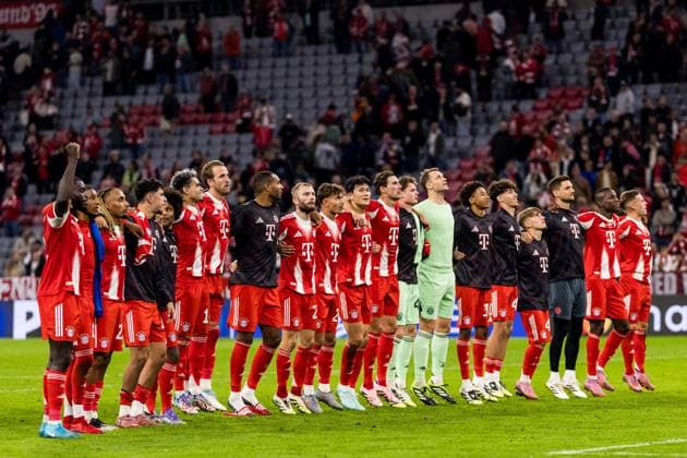 UEFA Champions League, FC Bayern Munich FC Chelsea 17 09 2025 The FC Bayern Munich players celebrate the victory with the curve UEFA Champions League, FC Bayern Munich FC Chelsea Munich, Allianz Arena on 17 09 2025 Copyright: xBEAUTIFULxSPORTS Wunderlx