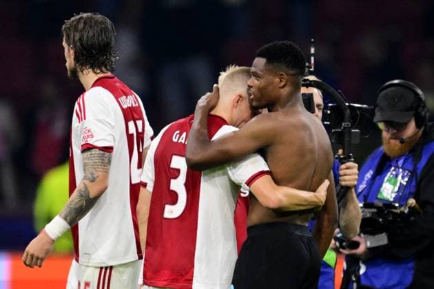 AMSTERDAM - Denzel Dumfries of Inter Milan and Anton Gaaei of Ajax after the UEFA Champions League match between Ajax and Internazionale at the Johan Cruijff ArenA on September 17, 2025, in Amsterdam, Netherlands. ANP OLAF KRAAK UEFA Champions League 2025 26 xVIxANPxSportx xxANPxIVx 536660382 originalFilename: 536660382.jpg