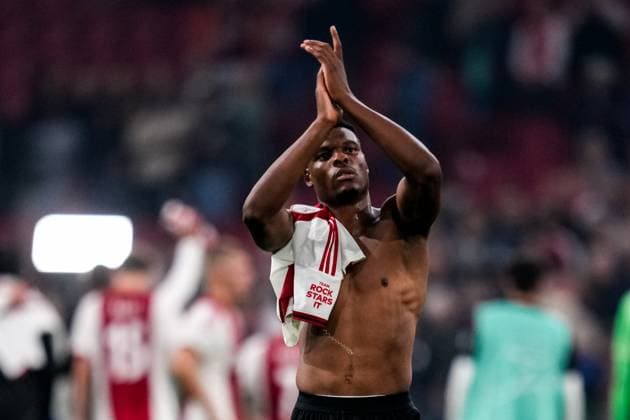 AMSTERDAM, NETHERLANDS - SEPTEMBER 17: Denzel Dumfries of FC Internazionale applauds the fans after the UEFA Champions League 2025 26 League Phase MD1 match between AFC Ajax and FC Internazionale Milano at Johan Cruijff Arena on September 17, 2025 in Amsterdam, Netherlands. (Photo by Rene Nijhuis) SPO  Copyright: xRenexNijhuis