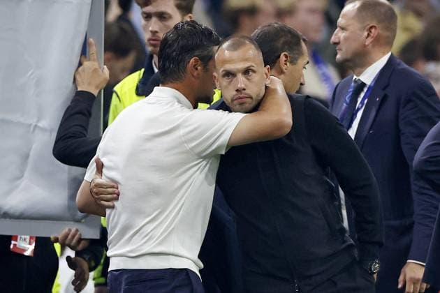 AMSTERDAM (l-r) FC Internazionale Milano coach Cristian Chivu, Ajax coach John Heitinga during the UEFA Champions League match between AFC Ajax and FC Internazionale Milano at the Johan Cruijff ArenA on September 17, 2025, in Amsterdam, Netherlands. ANP Hollandse Hoogte Maurice van Steen UEFA Champions League 2025 26 xVIxANPxSportx xMauricexvanxSteenxIVx 536661003 originalFilename: 536661003.jpg