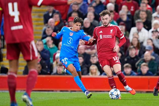 September 17, 2025, Liverpool, Liverpool, England: Giuliano Simeone of Atletico de Madrid and Conor Bradley of Liverpool FC in action during the UEFA Champions League 2025 26 League Phase MD1 match between Liverpool FC and Atletico de Madrid at Anfield on September 17, 2025, in Liverpool, England. Liverpool England - ZUMAa181 20250917_zaa_a181_080 Copyright: xDennisxAgyemanx