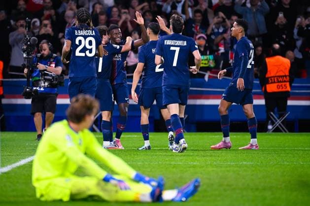 FOOTBALL : PSG vs Atalanta - Ligue des Champions - 17 09 2025 TAVARES Nuno MENDES ( 25 - PSG ) celebrates with teammates during the UEFA Champions League match between Paris Saint Germain and Atalanta BC at Parc Des Princes on September 17 , 2025 in Paris, France. ( Photo by Federico Pestellini PsnewZ ) - ParisFrance  Copyright: xFedericoxPestellinix