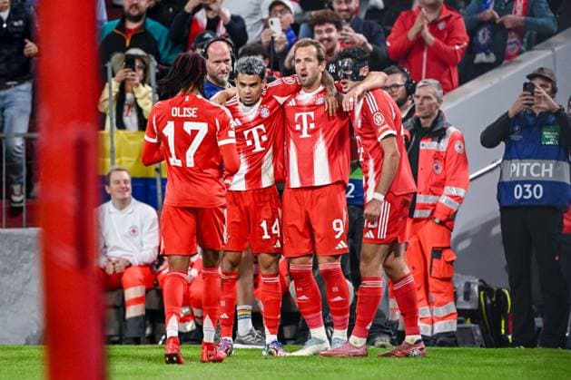 Harry Kane Bayern Munich celebrates after scoring his team s third goal with teammates during the UEFA Champions League 2025 26 League Phase MD1 match between FC Bayern Munich and Chelsea FC at Football Arena Munich on September 17, 2025 in Munich, Germany Photo by Harry Langer DeFodi Images