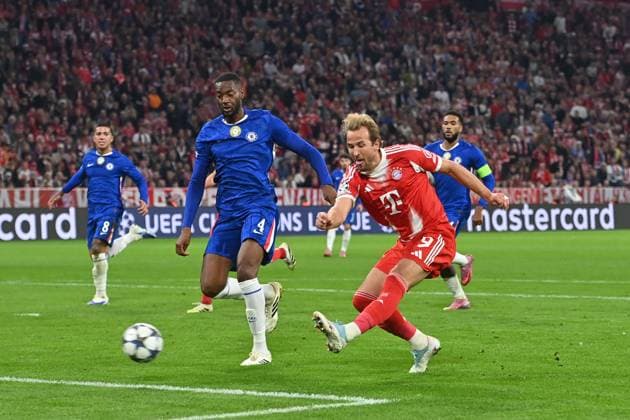 Goal chance Harry KANE Bayern Muenchen , action,duel against Tosin ADARABIOYO Chelsea FC penalty area scene Football Champions League,season 2025 26 ,1 matchday FC Bayern Muenchen FC Chelsea 3 1 on 17 09 2025 A L L I A N Z A R E N A