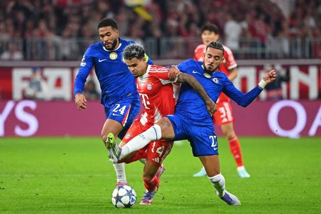 Luis DIAZ Bayern Muenchen , action,duel against Malo GUSTO Chelsea FC,re and Reece JAMES Chelsea FC Football Champions League,season 2025 26 ,1 matchday FC Bayern Muenchen FC Chelsea 3 1 on 17 09 2025 A L L I A N Z A R E N A