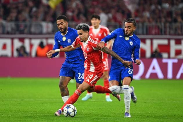 Luis DIAZ Bayern Muenchen , action,duel against Malo GUSTO Chelsea FC,re and Reece JAMES Chelsea FC Football Champions League,season 2025 26 ,1 matchday FC Bayern Muenchen FC Chelsea 3 1 on 17 09 2025 A L L I A N Z A R E N A