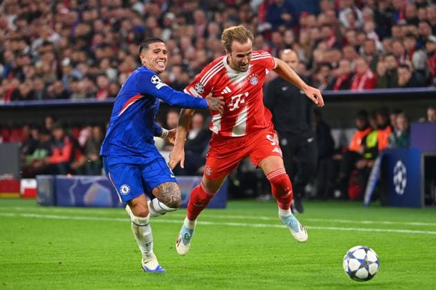 Harry KANE Bayern Muenchen , action,duel against Enzo FERNANDEZ Chelsea FC Football Champions League,season 2025 26 ,1 matchday FC Bayern Muenchen FC Chelsea 3 1 on 17 09 2025 A L L I A N Z A R E N A