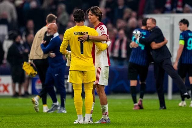 AMSTERDAM, NETHERLANDS - SEPTEMBER 17: FC Internazionale goalkeeper Yann Sommer and Ko Itakura of AFC Ajax interact after the UEFA Champions League 2025 26 League Phase MD1 match between AFC Ajax and FC Internazionale Milano at Johan Cruijff Arena on September 17, 2025 in Amsterdam, Netherlands. (Photo by Rene Nijhuis) SPO  Copyright: xRenexNijhuis