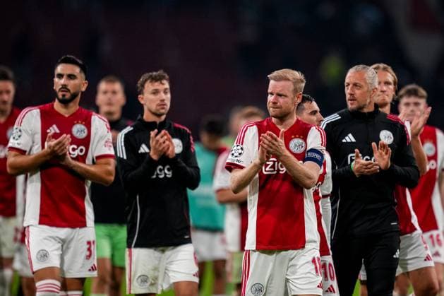 AMSTERDAM, NETHERLANDS - SEPTEMBER 17: Davy Klaassen of AFC Ajax applauds the fans after the UEFA Champions League 2025 26 League Phase MD1 match between AFC Ajax and FC Internazionale Milano at Johan Cruijff Arena on September 17, 2025 in Amsterdam, Netherlands. (Photo by Rene Nijhuis) SPO  Copyright: xRenexNijhuis