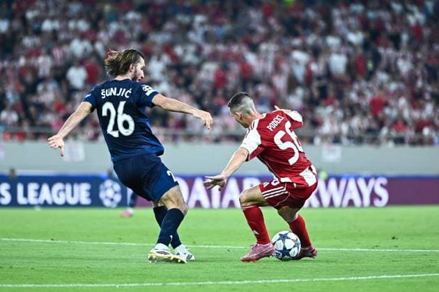 September 17, 2025, Piraeus, Piraeus, Greece: 56 DANIEL PODENCE of Olympiacos competes with 26 IVAN A UNJIÄ of Paphos FC during the UEFA Champions League, League Phase, Matchday 1 game between Olympiacos and Paphos FC at Georgios Karaiskakis Stadium on September 17, 2025, in Piraeus, Greece. Piraeus Greece - ZUMAk160 20250917_zip_k160_015 Copyright: xStefanosxKyriazisx