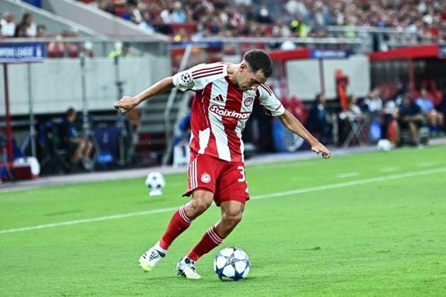 September 17, 2025, Piraeus, Piraeus, Greece: 32 SANTIAGO HEZZE of Olympiacos in action during the UEFA Champions League, League Phase, Matchday 1 game between Olympiacos and Paphos FC at Georgios Karaiskakis Stadium on September 17, 2025, in Piraeus, Greece. Piraeus Greece - ZUMAk160 20250917_zip_k160_019 Copyright: xStefanosxKyriazisx