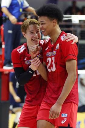 (L-R) Ran Takahashi, Larry Evbade-Dan (JPN), SEPTEMBER 17, 2025 - Volleyball : FIVB Volleyball Men s World Championship, WM, Weltmeisterschaft 2025 Preliminary Phase between Japan - Libya at Smart Araneta Coliseum, Metro Manila, Philippines. Noxthirdxpartyxsales  aflo_303806038
