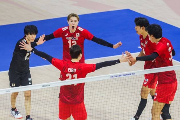 (250918) -- QUEZON CITY, Sept. 18, 2025 -- Players of Japan celebrate after scoring a point during the pool G match between Japan and Libya at the FIVB Men s World Championship, WM, Weltmeisterschaft 2025 in Quezon City, the Philippines, on Sept. 17, 2025. ) (SP)THE PHILIPPINES-QUEZON CITY-VOLLEYBALL-FIVB MEN S WORLD CHAMPIONSHIP 2025-JPN VS LBA RouellexUmali 