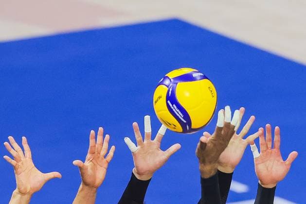 (250918) -- QUEZON CITY, Sept. 18, 2025 -- Players of Japan and Libya compete during the pool G match between Japan and Libya at the FIVB Men s World Championship, WM, Weltmeisterschaft 2025 in Quezon City, the Philippines, on Sept. 17, 2025. ) (SP)THE PHILIPPINES-QUEZON CITY-VOLLEYBALL-FIVB MEN S WORLD CHAMPIONSHIP 2025-JPN VS LBA RouellexUmali 
