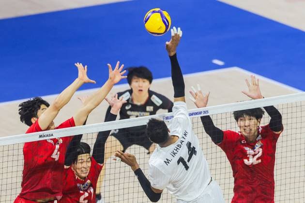 (250918) -- QUEZON CITY, Sept. 18, 2025 -- Mohamed Ikhbayri (front) of Libya spikes the ball during the pool G match between Japan and Libya at the FIVB Men s World Championship, WM, Weltmeisterschaft 2025 in Quezon City, the Philippines, on Sept. 17, 2025. ) (SP)THE PHILIPPINES-QUEZON CITY-VOLLEYBALL-FIVB MEN S WORLD CHAMPIONSHIP 2025-JPN VS LBA RouellexUmali 